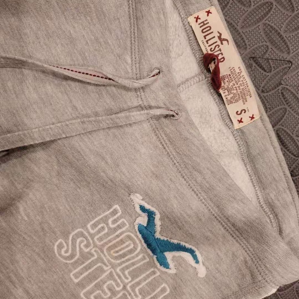 Hollister heather grey sweatpants (S)